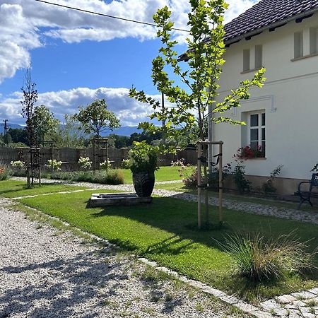 Dworek Wojanow Экстерьер фото