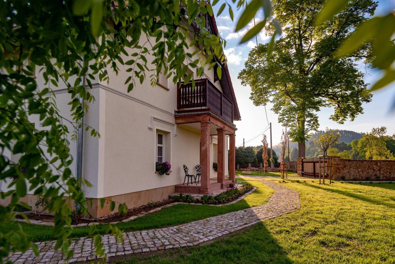 Dworek Wojanow Экстерьер фото