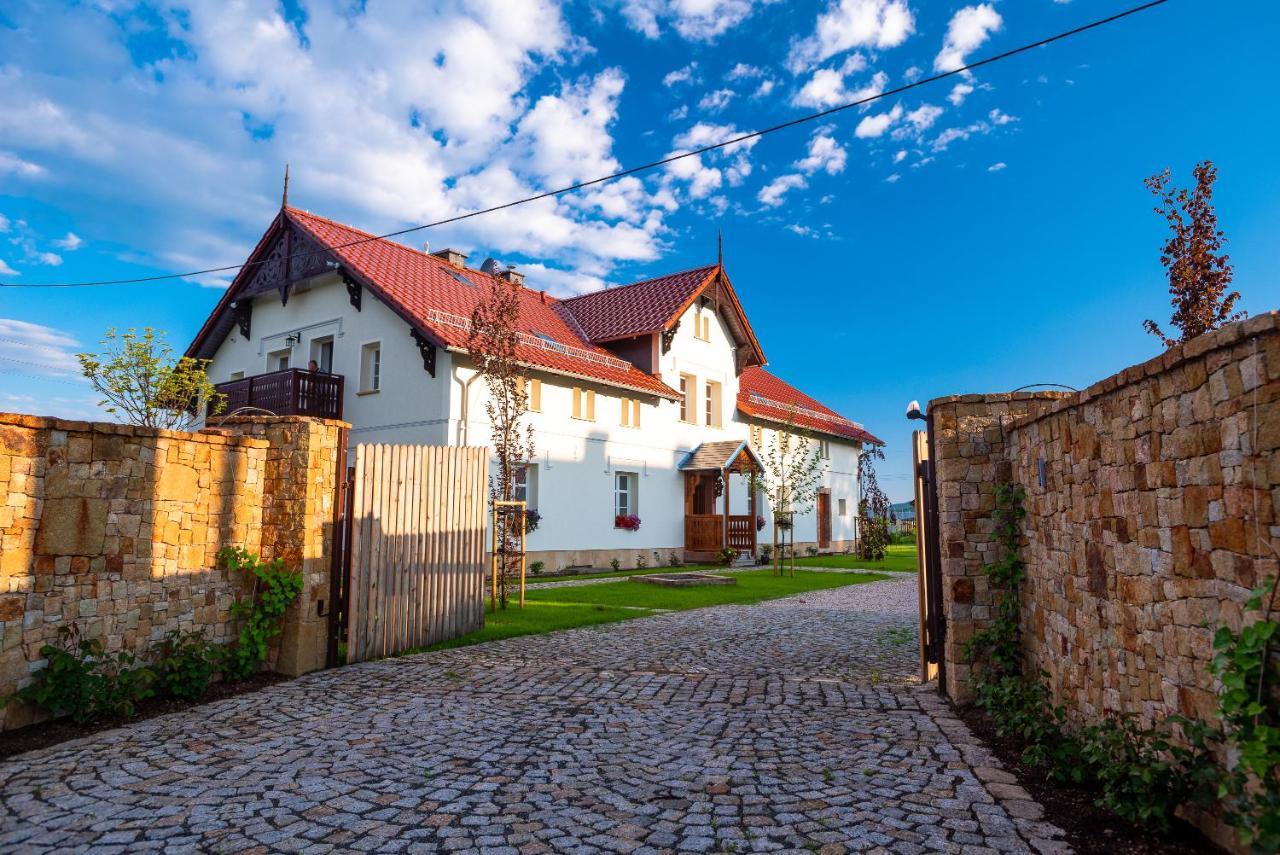 Dworek Wojanow Экстерьер фото