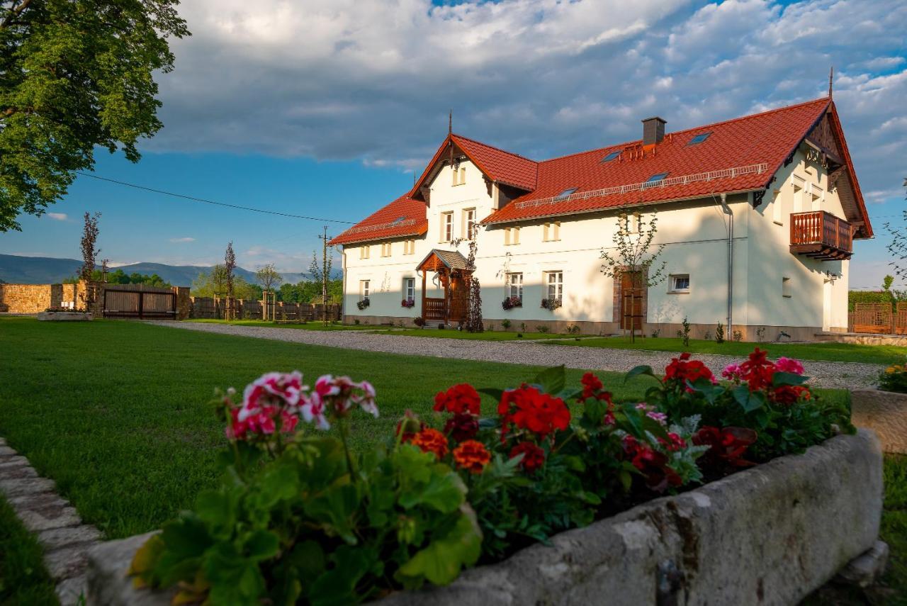 Dworek Wojanow Экстерьер фото