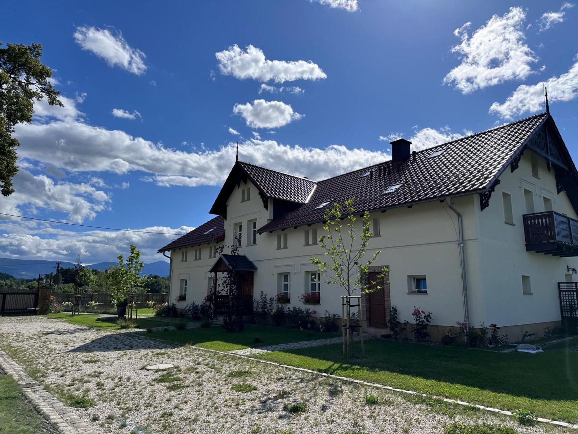 Dworek Wojanow Экстерьер фото